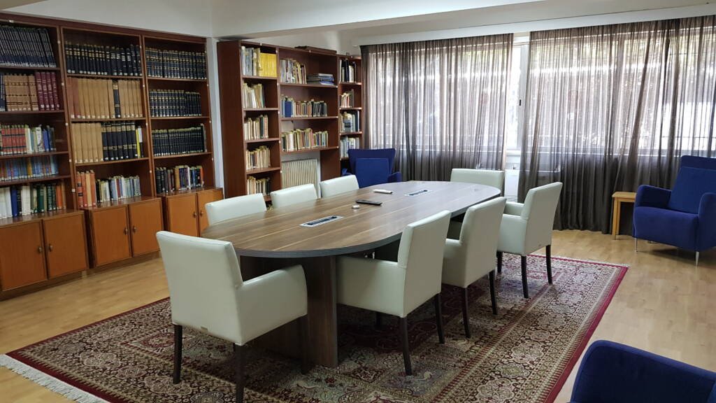 Βιβλιοθήκη (2)